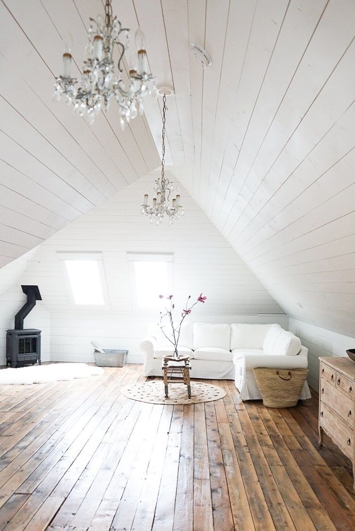 alte holzdecke weiß streichen ohne abschleifen boden aus holz einrichtungsideen schräge decke zimmer