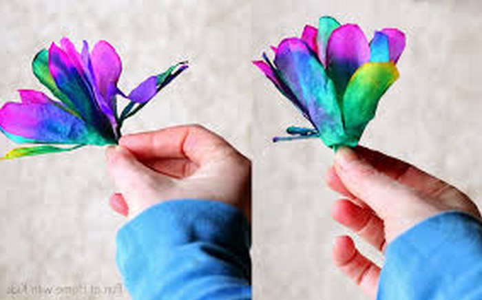 blumen aus papier basteln bastelideen muttertag geschenk für mama basteln mit kindern blumen aus kaffeefilter selber machen