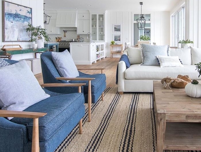 deckenpaneele streichen zimmereinrichten wohnzimmer sitzbereich teppich einrichtung in weiß und blau