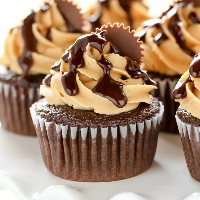 dessert mit erdnussbutter und scho glasur cupcakes schokolade selber backen leichte rezepte