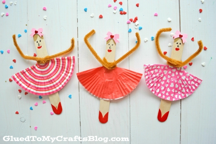 drei süße ballerinas aus eisstäbchen inspiration dekoration mädchenzimmer inspiration mit holzstäbchen basteln