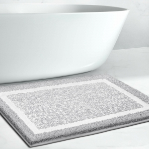 Oft übersehen bei der Bad-Deko - der Badezimmerteppich