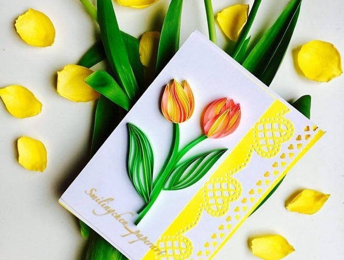 geschenke für mama selber machen muttertag basteln basteln für muttertag mit papier basteln zum muttertag grußkarte mit gelben tulpen und blumenstrauß aus echten tulpen
