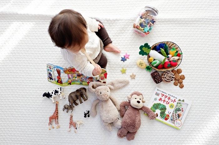 kinderzimmer einrichten und dekorieren kleines baby spielzeuge spielen im zimmer babyzimmer gestalten