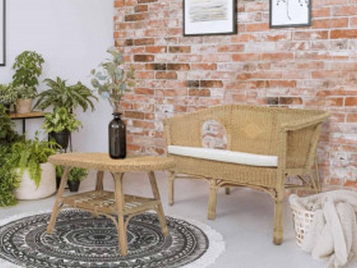 rattanmöbel für wohnzimmer nachhaltige möbel auswählen rattan couchtisch und sessel wohnzimmer naturfarbe