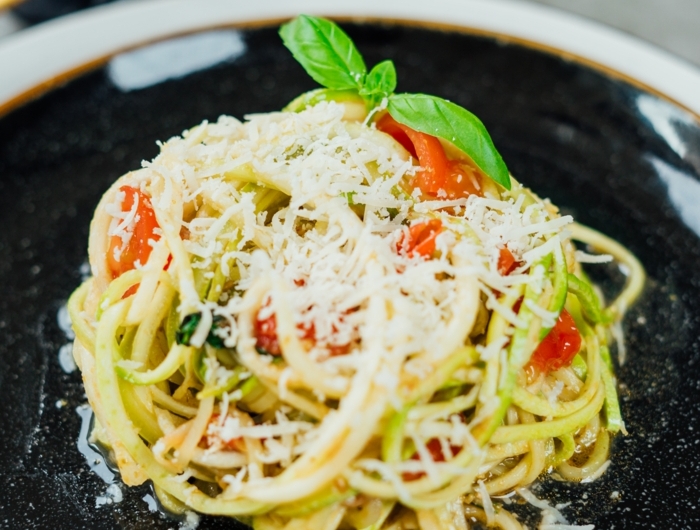 1 zucchini spaghetti rezept einfach und schnell vegetarische gerichte zudeln selber machen 700x530