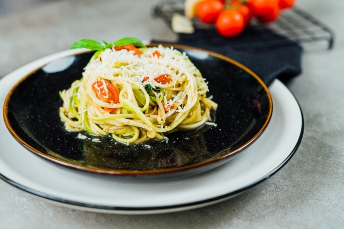 Zoodles Selber Machen Leckeres Und Schnelles Rezept Mit Basilikum Pesto