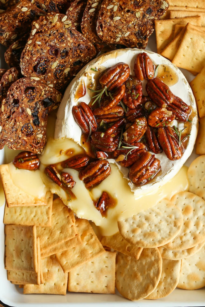 ahornsirup pekannuss gebackener käse brie leckere französische gerichte selber machen antipasti ideen
