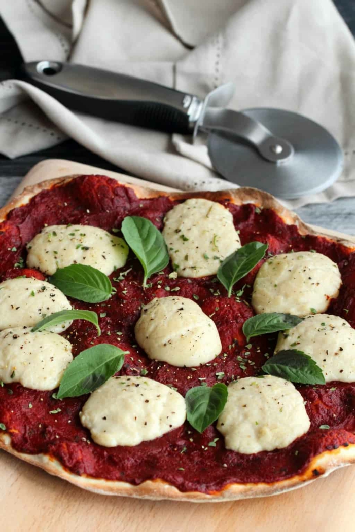 basilikum tomaten vegan mozzarella pizza selber machen veganer käse rezepte leicht und schnell
