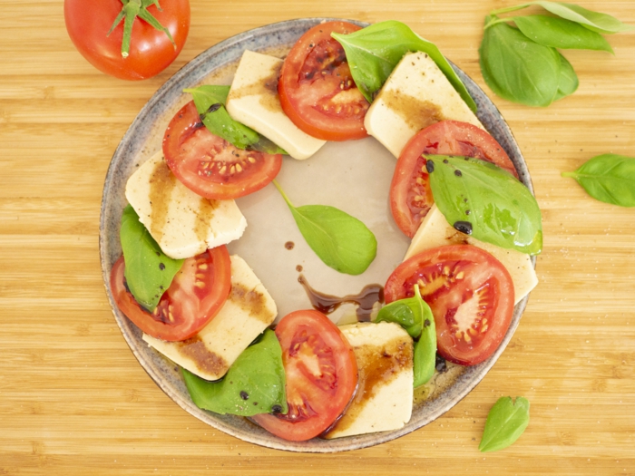 caprese salat tomaten basilikum mozarella vegan rezept zum selber machen ideen