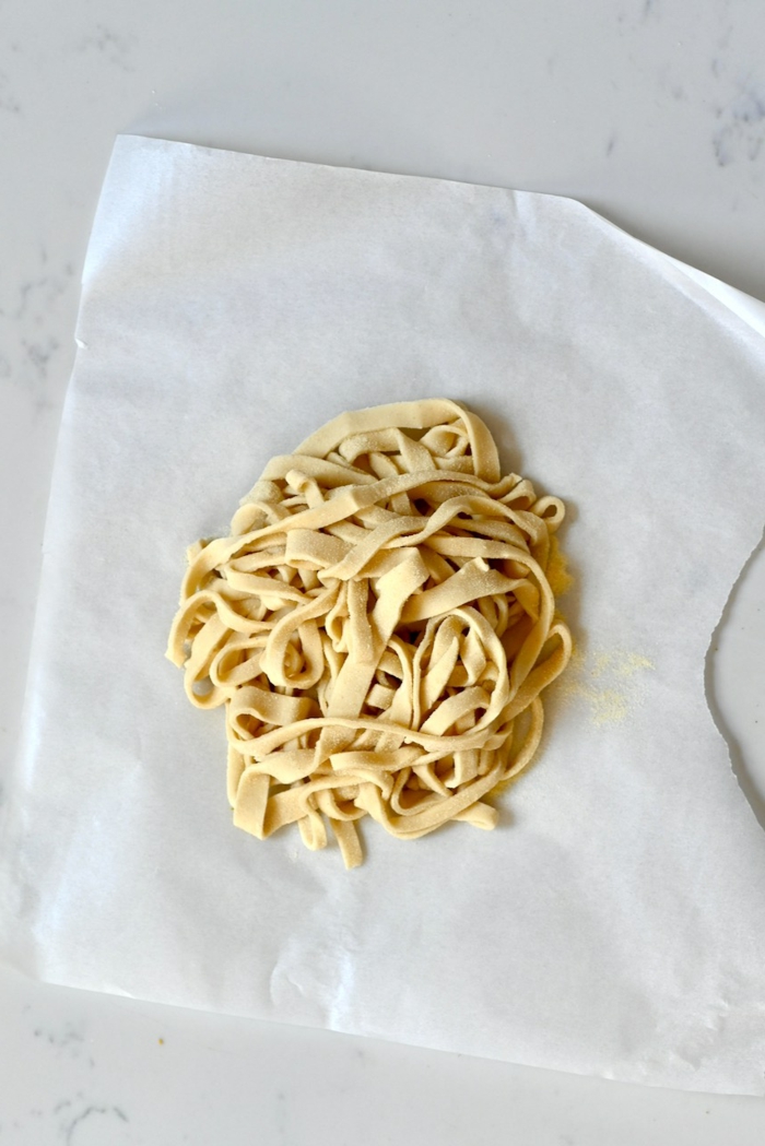 diy nudelteig rezept teig für spaghetti selber machen abendessen kochen italienische speisen traditionell