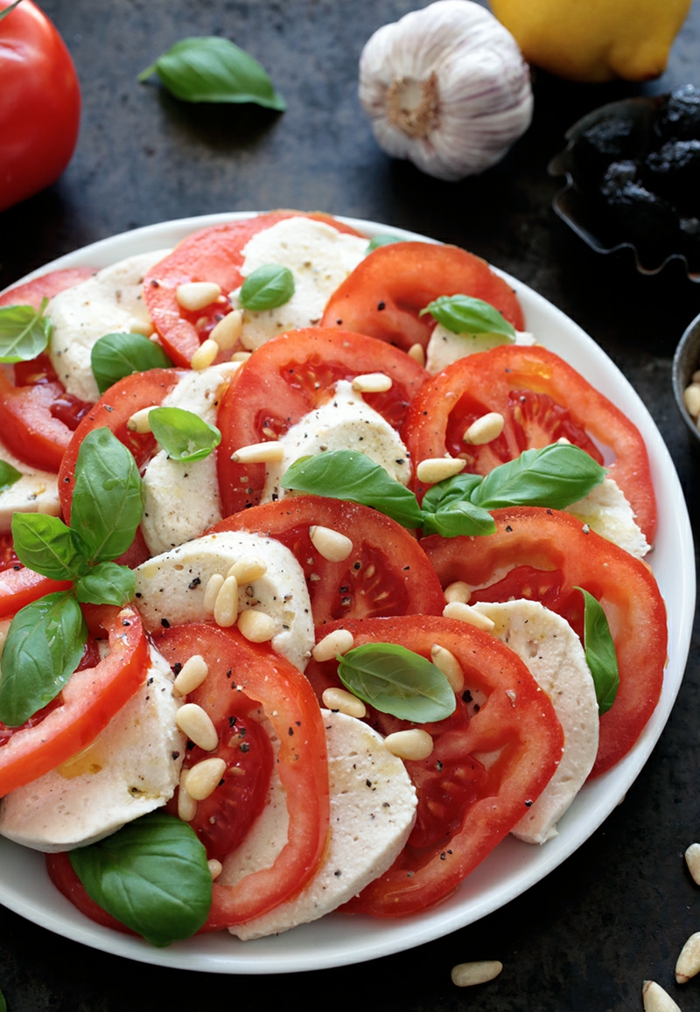 italienische salate leicht selber machen caprese domaten basilikum mozarella vegan rezept