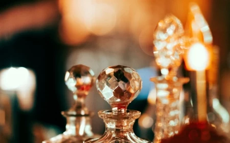 kleine flaschen mit parfüm