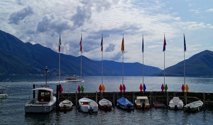 lago maggiore urlaub in ascona machen see kai mit fahnen