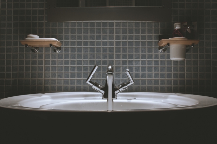 mischbatterie für dusche auswählen wichtige tipps badezimmer schwarze fliesen