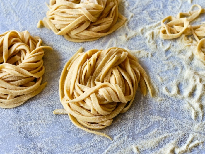 nest aus nudeln italienische gerichte nudelteig selber machen diy rezept