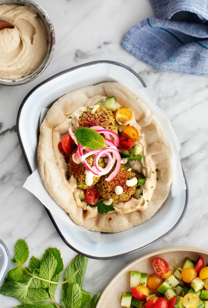 pita mit gemüse und falafelbällchen leichtes und schnelles rezept was ist falafel