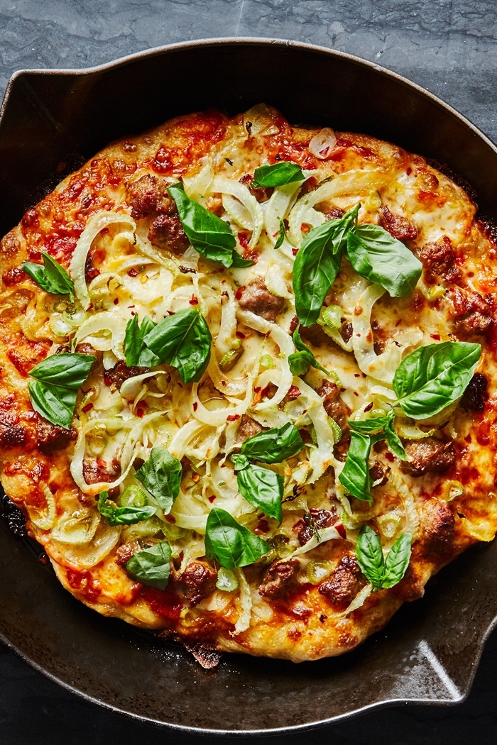 pizzateig mit hefe schnelle mittagessen ideen pizza rezept mit tomatensoße und basilikum