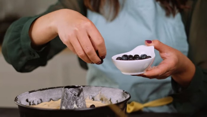 schneller saftiger rührkuchen schmackhaft tv rezepte kuchen chefkoch zitronenkuchen rezept saftiger zitronenkuchen teig mit blaubeeren und mandeln