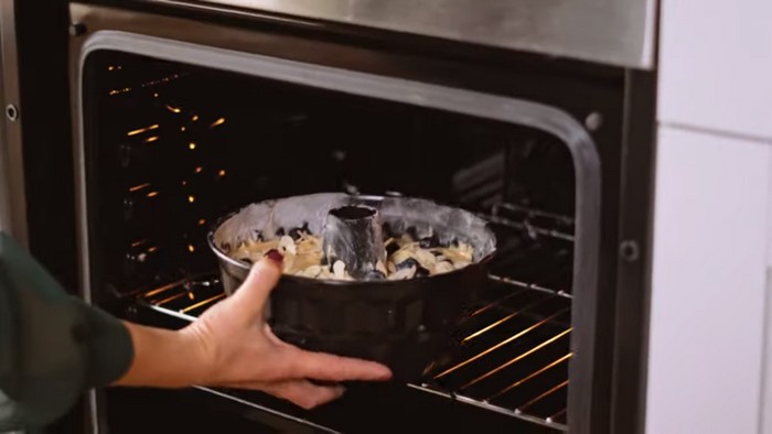 schneller saftiger zitronenkuchen mit blaubeeren zitronenkuchen kastenform schmackhaft tv rezepte zitronenkuchen in ofen geben backen
