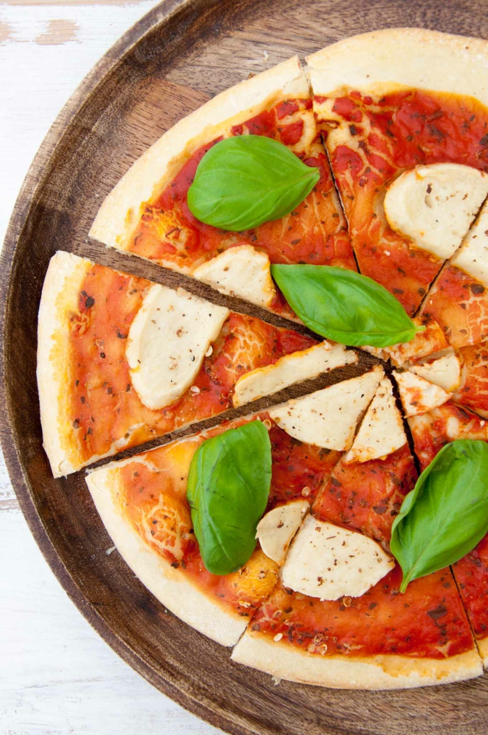 was soll ich heute kochen italienische pizza mit tomaten soße basilikum veganer mozzarella selber machen