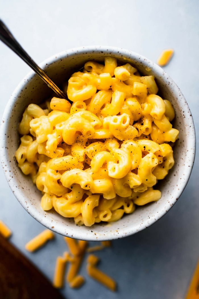 amerikanisches gericht mac and cheese rezept mit geschmolzenem käse und penne pasta einfache rezepte