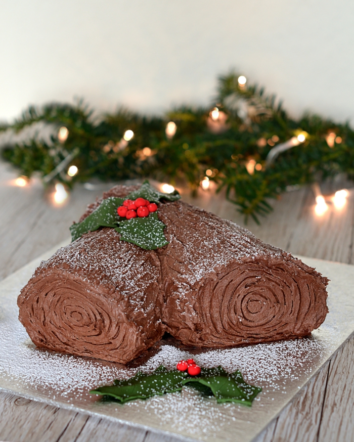 bouche noel bestreut mit puderzucker weihnachtsdekoration kreativ dessert selber zubereiten