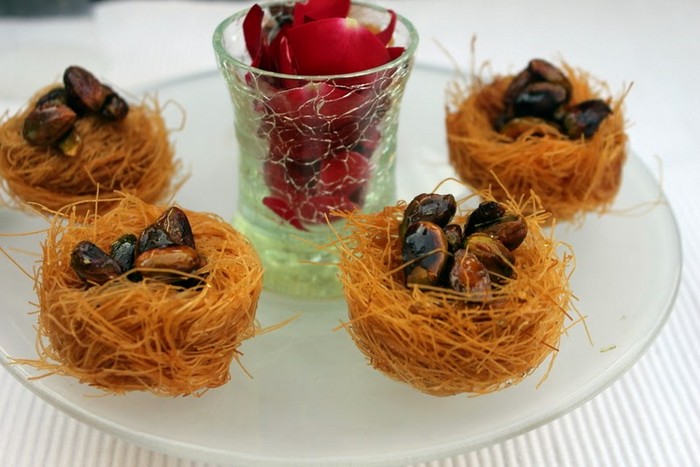 chinesische fadennudeln fadennudeln kalorien fadennudeln rezept vier kleine osterneste aus fadennudeln mit pistacchio glas mit rosenblätter deko