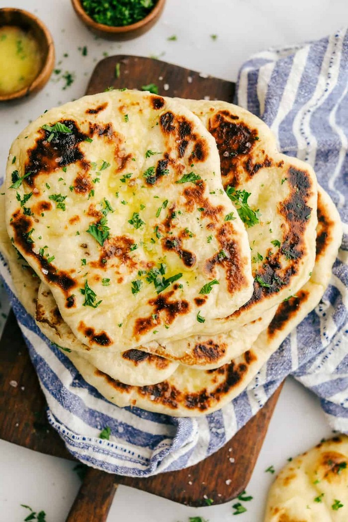 fladenbrot mit trockenhefe butter naan indisches naan brot cheese naan keto naan brot mit grüner zwiebel und butter