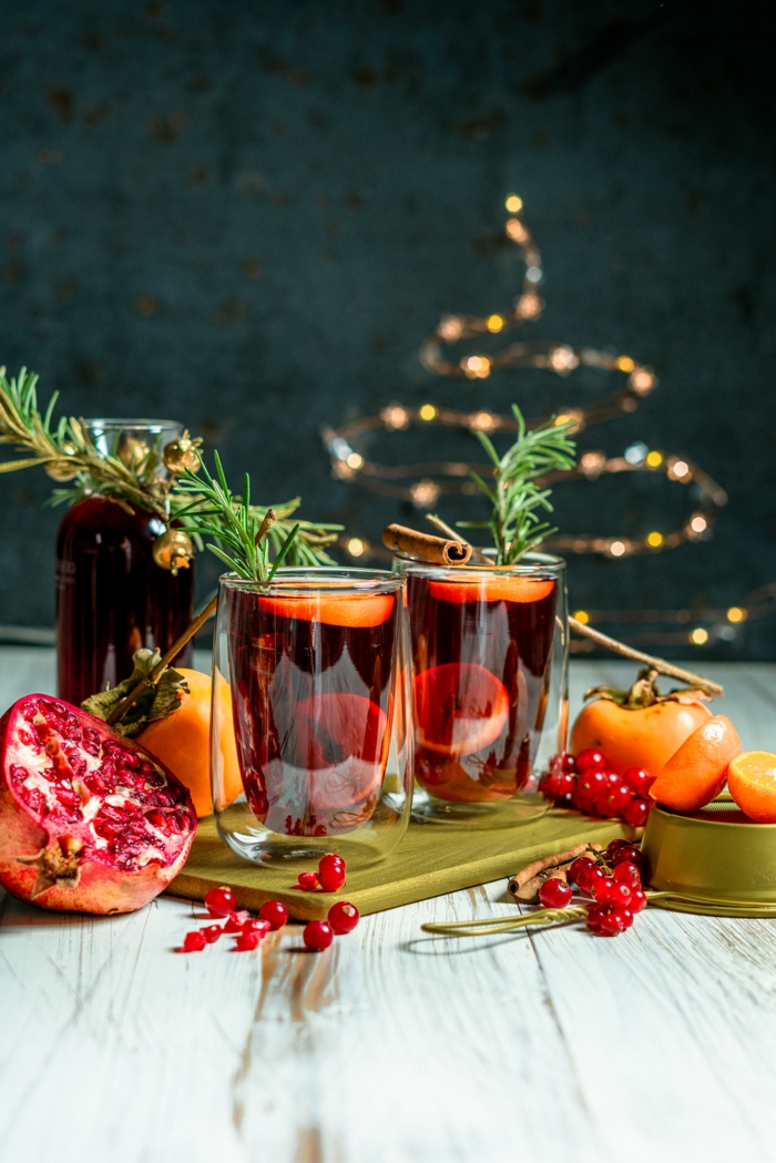 gläser mit wein und zitrone glühwein selber machen weihnachten deko