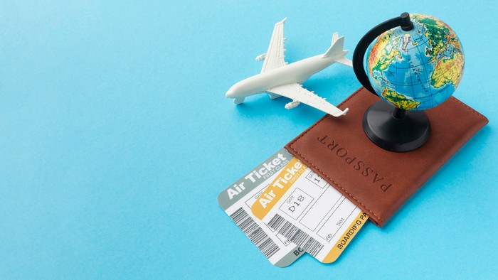 ins ausland reisen esta genehmigung für die usa regeln visum reisepass braun erdekugel flugzeug spielzeug