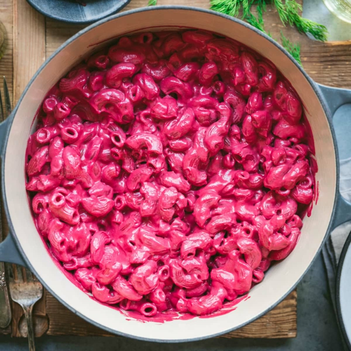 kremige pinke pasta nudeln mit rote bete soße zubereiten halloween gerichte leichte rezepte