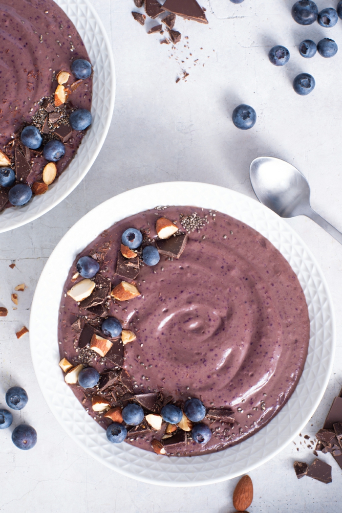 schokoladen mandel blaubeeren smoothie vegane ernährung frühstück gesunde ideen selber machen