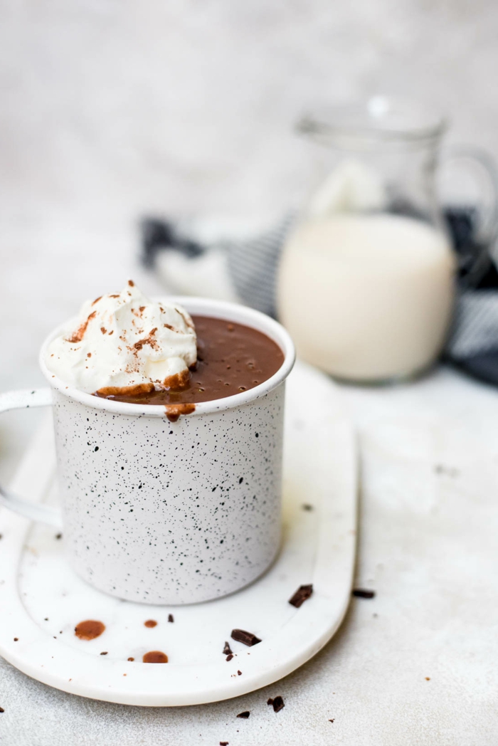 schöne tasse für heiße schokolade kakao selber machen mit sahne weihnachten rezept inspiration