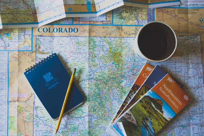 sich vorbereiten esta genehmigung visum zum reisen mappe colorado tourist reisebrschüre reisepass blau