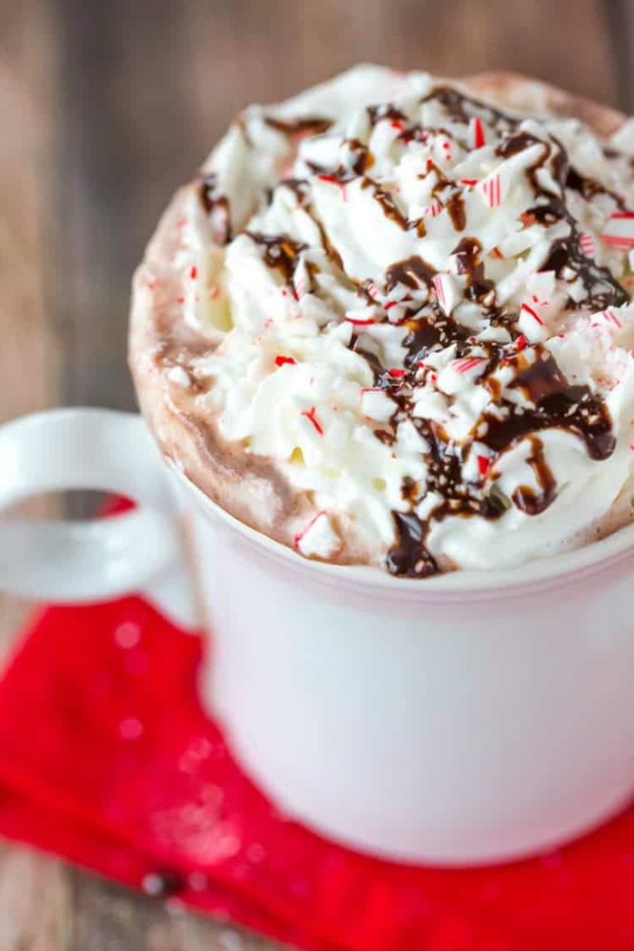 weiße tasse hot chocolate kakao rezept weihnachten getränk leicht und schnell selber machen