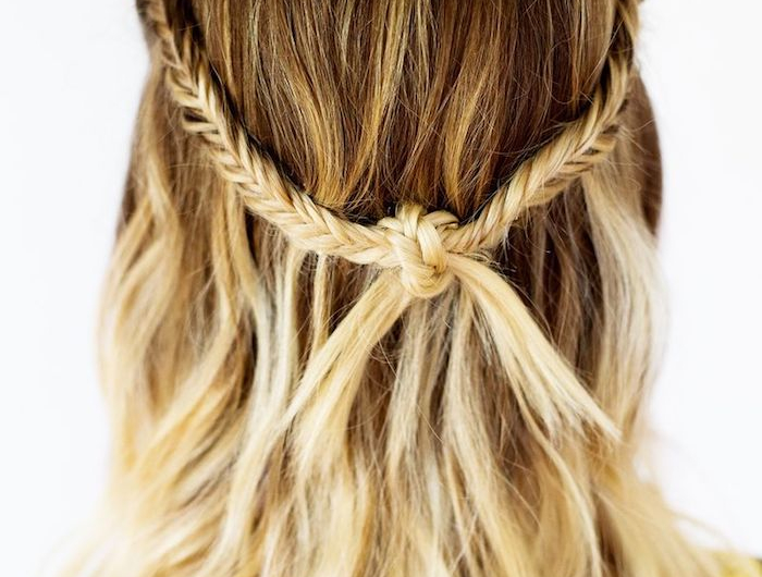 10 braune haare mit blonden strähnen halb hoch gesteckte frisur mit zopf selber machen diy anleitung schritt für schritt erklärung haarschnitt mittellang