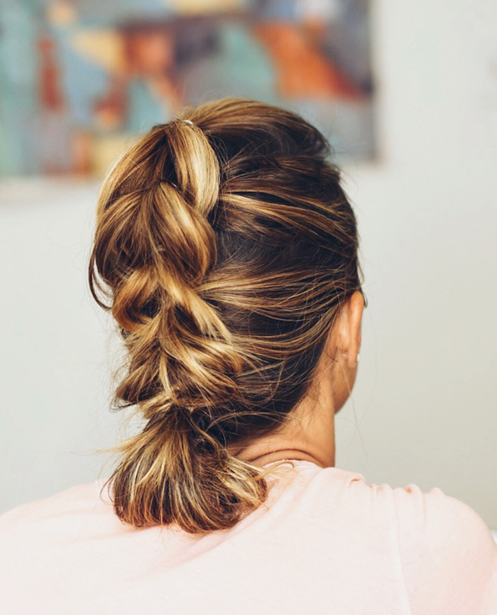 6 einfache frisuren für mittellanges haar selber machen hochgesteckte haare tutorial diy schritt für schritt erklärung braune haare mit blonden strähnen