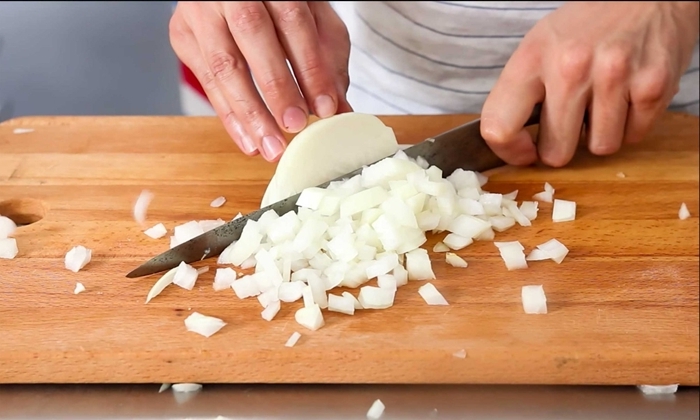 französische zwiebelsuppe rezept einfach und schnell zwiebel schneiden leckeres mittagessen