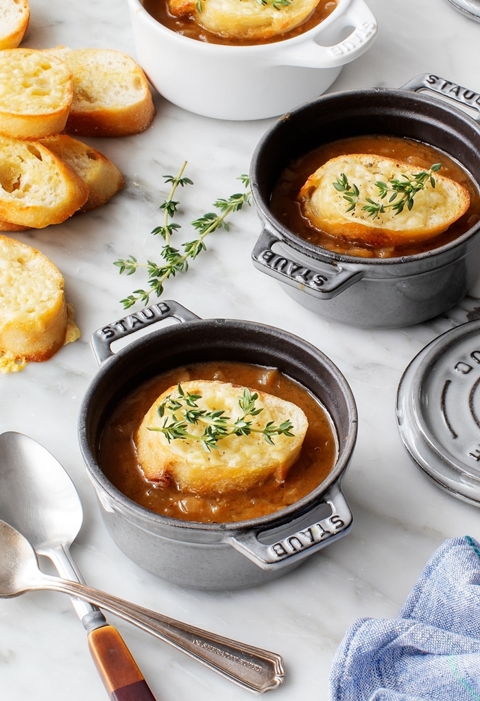 französische zwiebelsuppe rezept gesunde suppe mit zwiebel bruschetta und käse