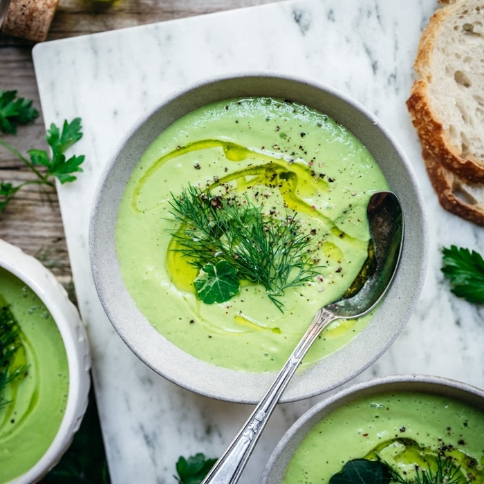 kalte vorspeisen sommer gerichte unter 30 minuten gesunde suppe mit avocado und dill