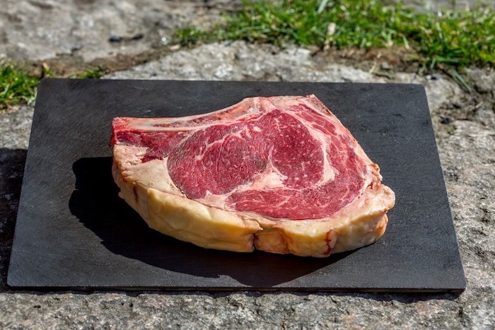 ribeye steak grillen frisch rib eye steak rezept marmor struktur ribeye roh