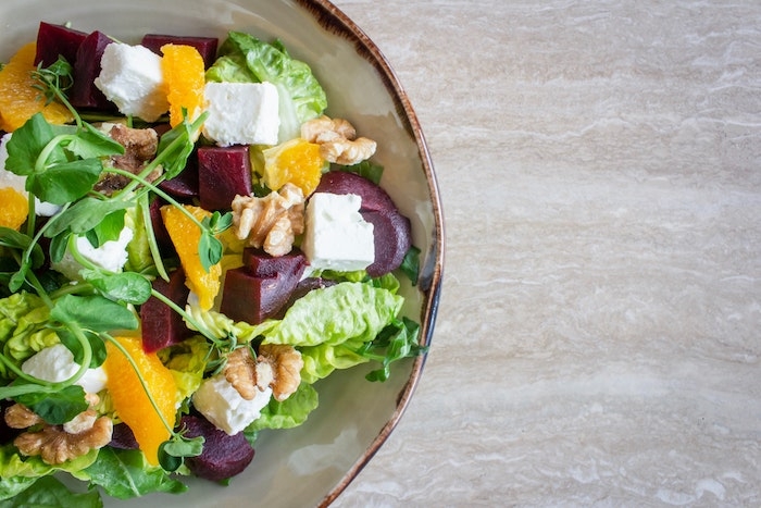 salat mit haselnüssen was kann man für salate zum grillen machen eine schüssel mit salat mit orangen
