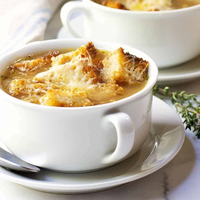 zwiebelsuppe französisch suppe mit zwiebel käse und kräutern rezepte für jeden tag