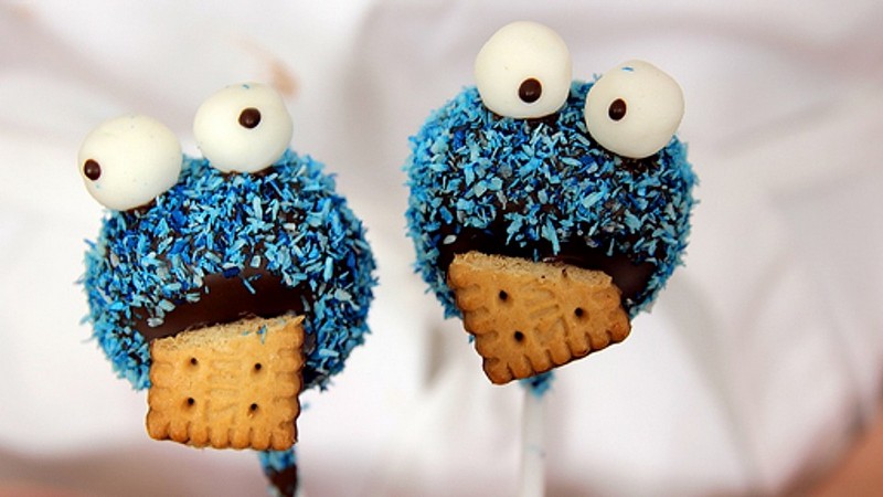 cake pops rezept ohne backen cake pops mit schokolade und vanille cookie monster blau