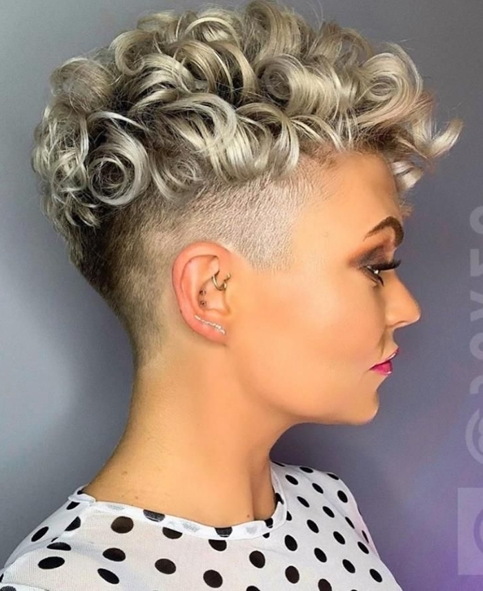 long pixie cut kurzhaarschnitte für frauen lockhaarfrisuren ideen lang oben kurz seitlich