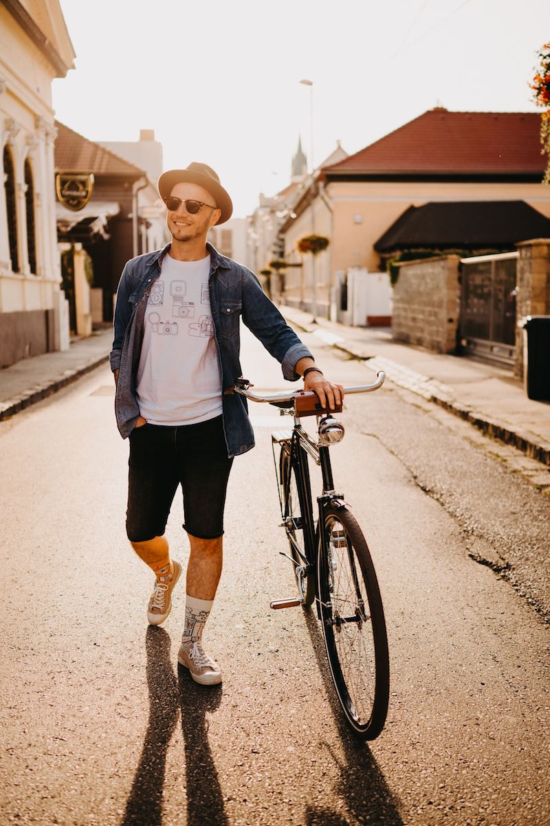männer bekleidung dedoles lustige socken junger mann mit fahrrad