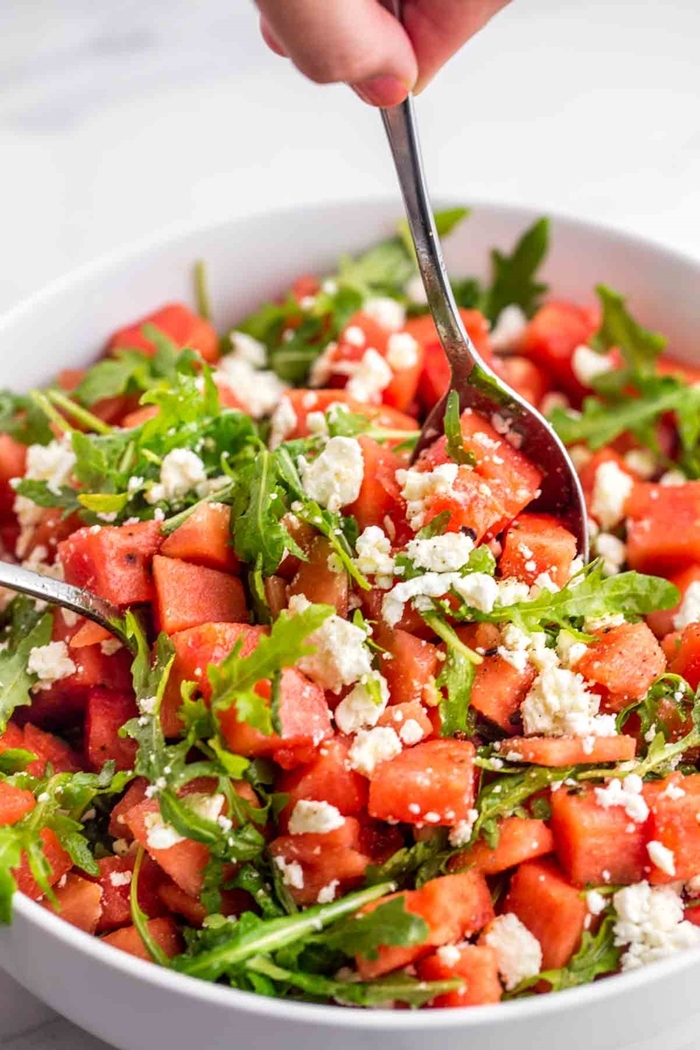 melonensalat mit feta und rucola salat mit wassermelone gesunde sommersalate ideen