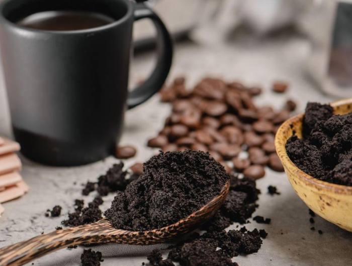pflege zitronenbaum zitrone düngen zitronenbaum gelbe blätter zitronen selber ziehen mit kaffeesatz dünger schwarze kaffeetasse kaffeebohnen