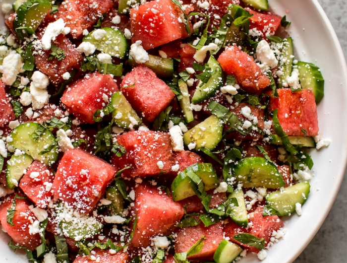 salat mit wassermelone feta käse und gemüse